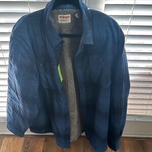 NWT. Wrangler Men's Plaid fleece lined Blue Shirt Jacket